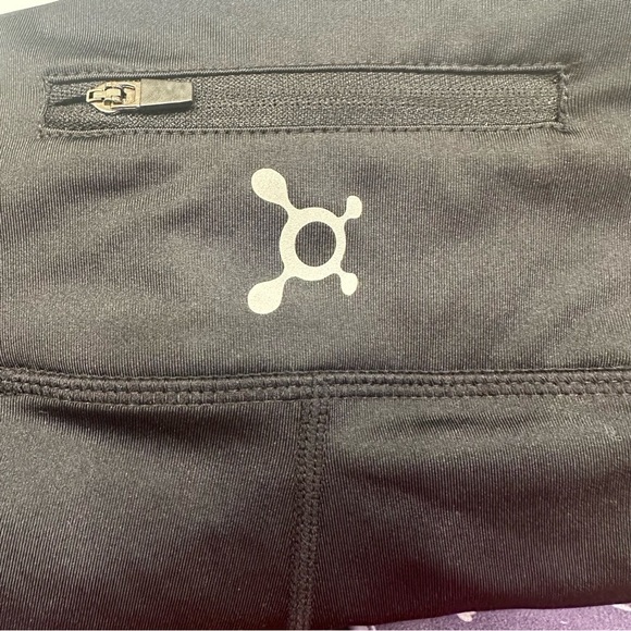 Orange Theory Leggings Small Black Zippered Pocket Logo Cropped Capri - Picture 6 of 7